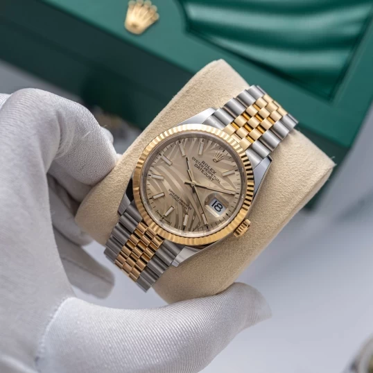 Rolex Datejust 36 126233-0037 Mặt Số Cây Lá Nhiệt Đới Vàng Champagne Cọc Số Dạ Quang