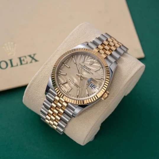 Rolex Datejust 36 126233-0037 Mặt Số Cây Lá Nhiệt Đới Vàng Champagne Cọc Số Dạ Quang