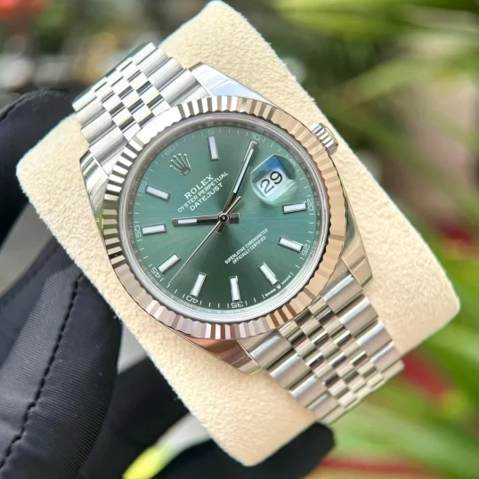 Rolex Oyster Perpetual Datejust Jubilee 41mm 126334 Fluted Green Dial