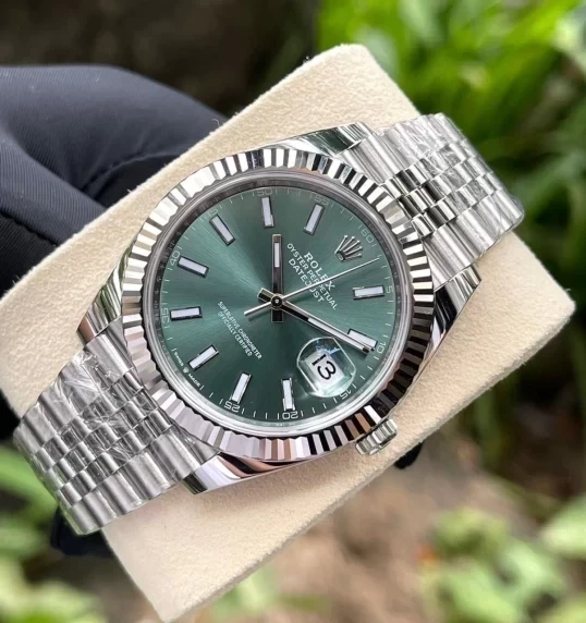 Rolex Oyster Perpetual Datejust Jubilee 41mm 126334 Fluted Green Dial