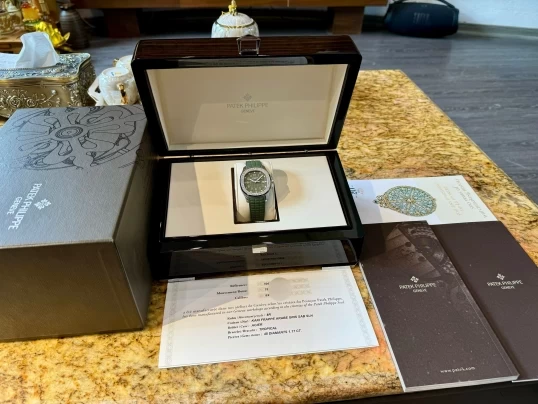 Patek Philippe Aquanaut 38,8mm 5267-200A-011 Kaki Green