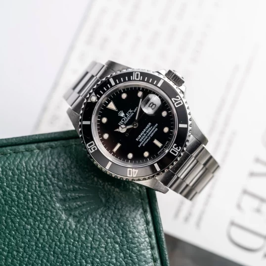 Rolex Oyster Perpetual Submariner Date 16610LN 40mm Oystersteel