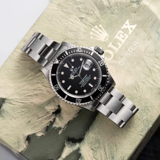 Rolex Oyster Perpetual Submariner Date 16610LN 40mm Oystersteel