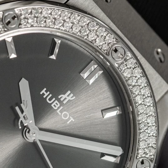 Hublot Classic Fusion 542.NX.7071.LR Grey Titanium Diamonds 42mm