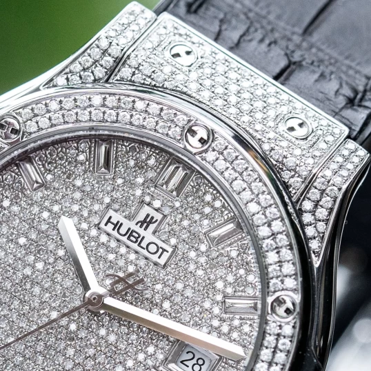 Hublot Classic Fusion White Dial Diamonds 42mm 542.NX.2611.LR