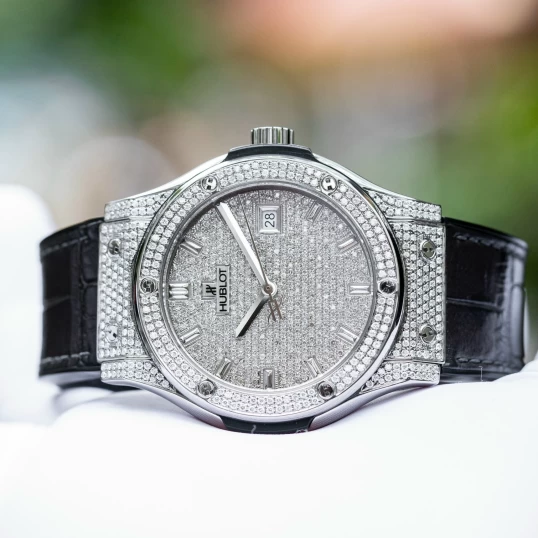 Hublot Classic Fusion White Dial Diamonds 42mm 542.NX.2611.LR