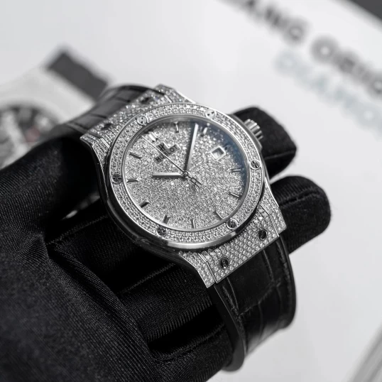 HUBLOT Classic Fusion Full diamond pave 42mm