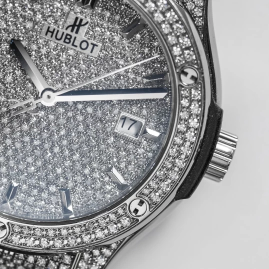 HUBLOT Classic Fusion Full diamond pave 42mm