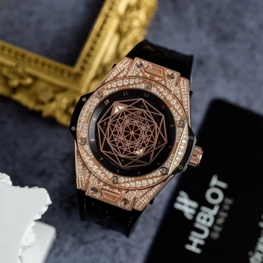 Hublot Big Bang Sang Bleu King Gold Pavé 465.OS.1118.VR.1704.MXM18