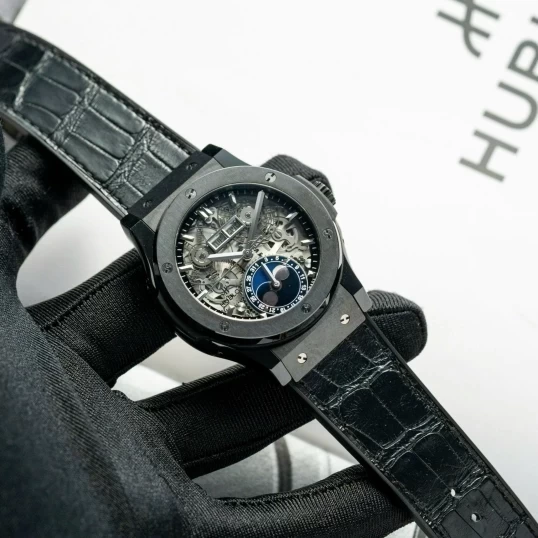 Hublot Hublot Classic Fusion Aerofusion Moonphase Ceramic 42mm 547.CX.0170.LR