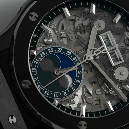 Hublot Hublot Classic Fusion Aerofusion Moonphase Ceramic 42mm 547.CX.0170.LR