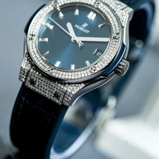 Hublot Classic Fusion Lady Full Kim Pave 33mm 581.NX.7170.RX