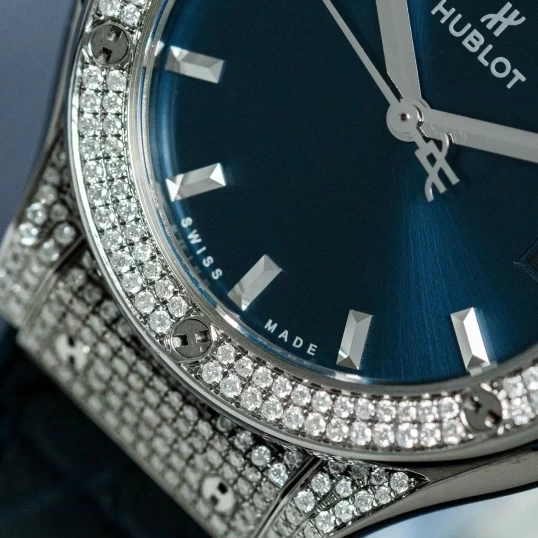 Hublot Classic Fusion Lady Full Kim Pave 33mm 581.NX.7170.RX