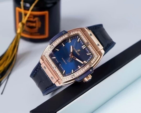 Hublot Spirit Of Big Bang King Gold Blue Diamonds 39mm 665.OX.7180.LR.1204