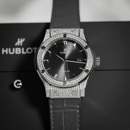 Hublot Classic Fusion Grey Titanium Pave Diamond 42mm 542.NX.7071.LR