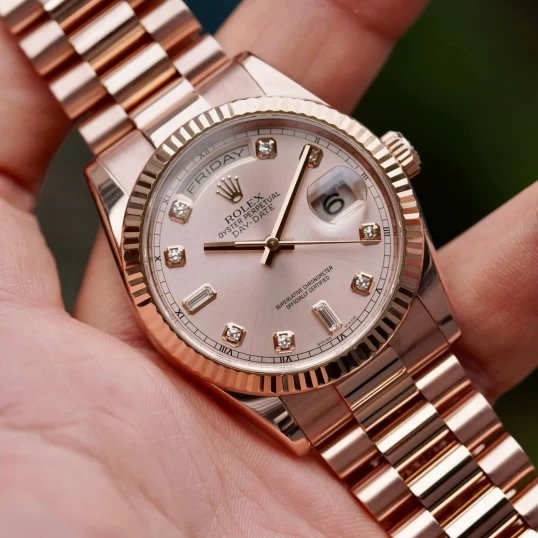 Rolex Oyster Perpetual Day-Date 36mm 118235 Mặt Số Tia Hồng