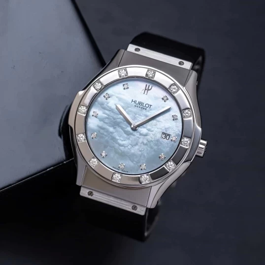 Hublot classic MOP ice Blue 1905.NB24.1.044 Size 41mm