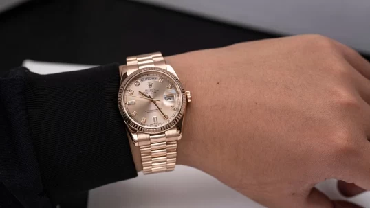 Rolex Oyster Perpetual Day-Date 36 mm 118235 Mặt Số Tia Hồng