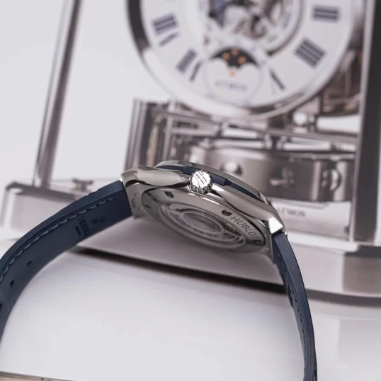 Hublot Classic Fusion 38mm Blue Dial 565.NX.7170.LR Custom Full Diamond Pave