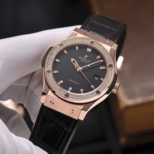 Hublot Classic Fusion Automatic 42mm King Gold & Diamonds – Ref. 542.OX.1180.LR.1104