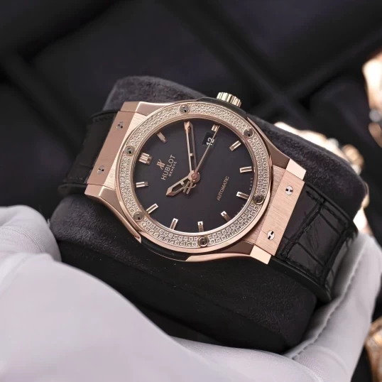 Hublot Classic Fusion Automatic 42mm King Gold & Diamonds – Ref. 542.OX.1180.LR.1104