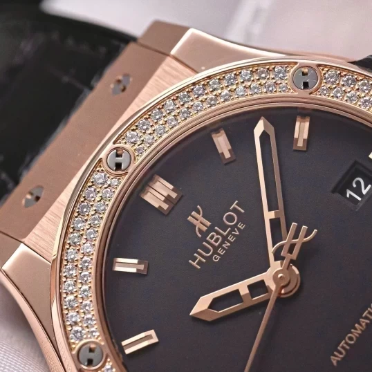 Hublot Classic Fusion Automatic 42mm King Gold & Diamonds – Ref. 542.OX.1180.LR.1104