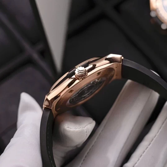 Hublot Classic Fusion Automatic 42mm King Gold & Diamonds – Ref. 542.OX.1180.LR.1104