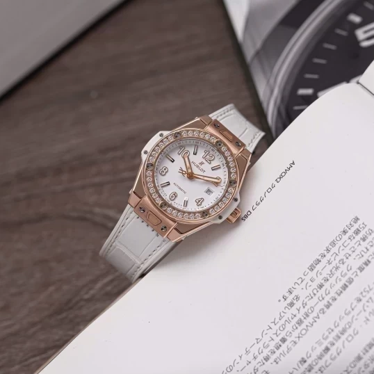Hublot Big Bang One Click King Gold White Diamonds 33mm Ref.  485.OE.2080.RW.1204