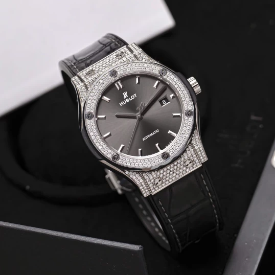 Hublot Classic Fusion Titanium Pave Diamond Grey Dial 42mm 542.NX.7071.LR