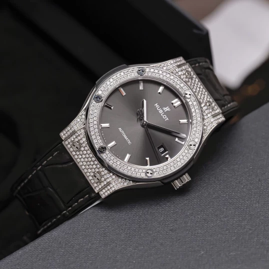 Hublot Classic Fusion Titanium Pave Diamond Grey Dial 42mm 542.NX.7071.LR