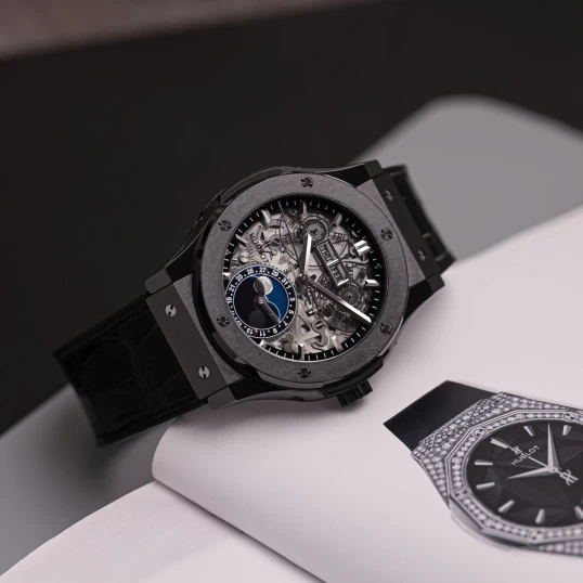 Hublot Classic Fusion Aerofusion Moonphase Ceramic 42mm 547.CX.0170.LR