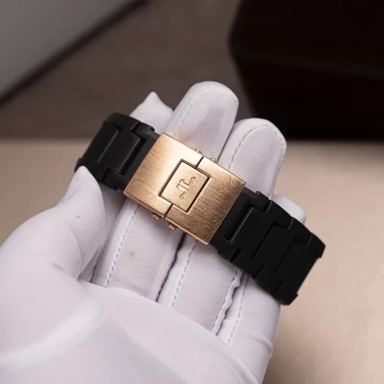 Jaeger-LeCoultre Reverso Squadra Hometime 18k Rose Gold Q7002671 Custom Diamonds
