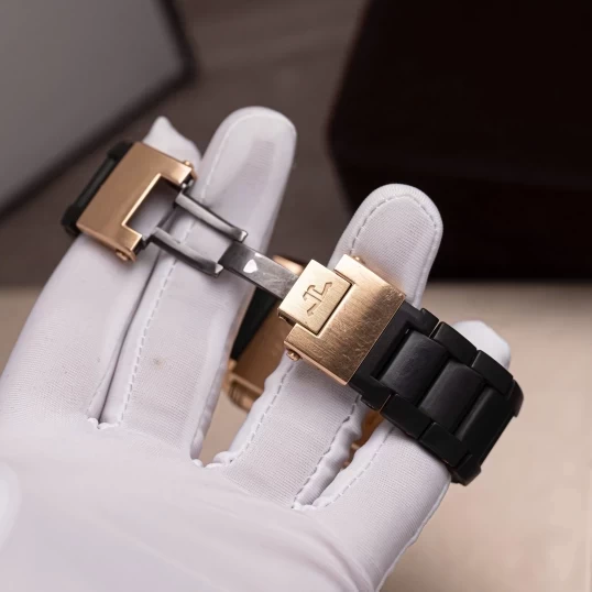 Jaeger-LeCoultre Reverso Squadra Hometime 18k Rose Gold Q7002671 Custom Diamonds