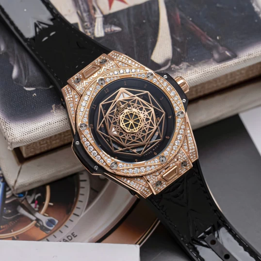 Hublot Big Bang Sang Bleu King Gold Pavé 465.OS.1118.VR.1704.MXM18