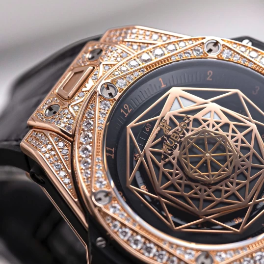 Hublot Big Bang Sang Bleu King Gold Pavé 465.OS.1118.VR.1704.MXM18