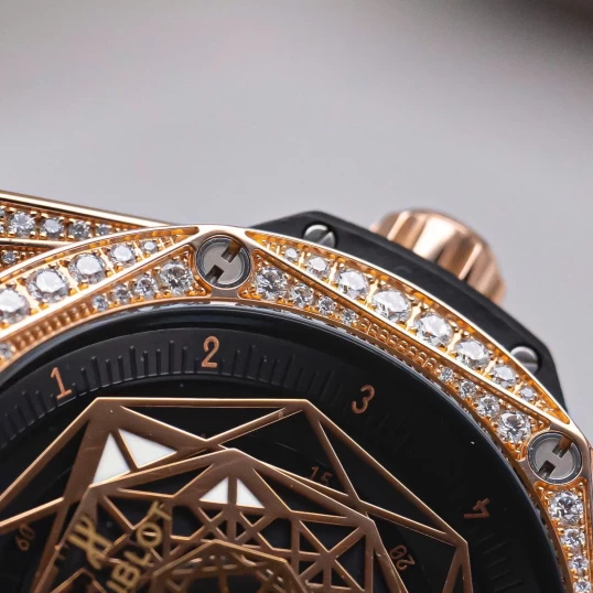 Hublot Big Bang Sang Bleu King Gold Pavé 465.OS.1118.VR.1704.MXM18