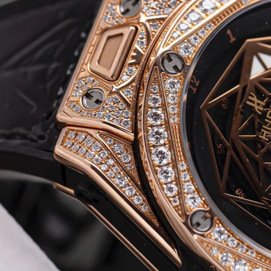 Hublot Big Bang Sang Bleu King Gold Pavé 465.OS.1118.VR.1704.MXM18