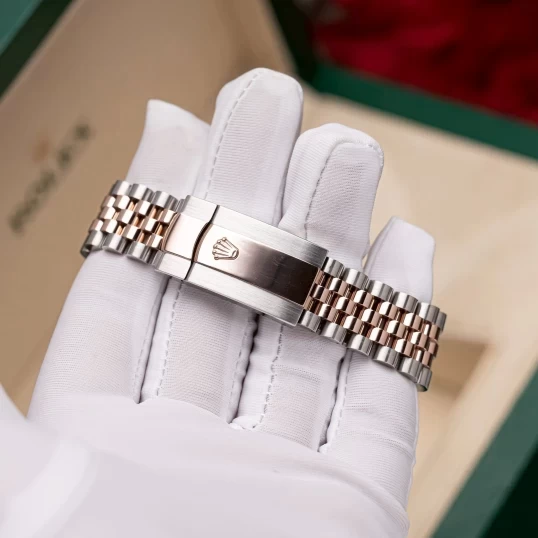 Rolex Oyster Perpetual Datejust 41mm 126331 MOP Dial