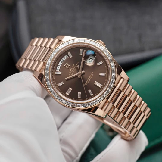 Rolex Oyster Perpetual Day-Date 40mm 228235 Everose Gold Chocolate Dial – Custom Baguette Diamond Bezel
