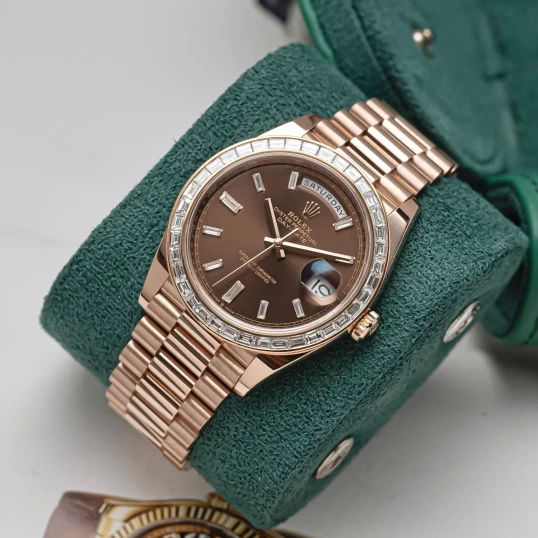 Rolex Oyster Perpetual Day-Date 40mm 228235 Everose Gold Chocolate Dial – Custom Baguette Diamond Bezel