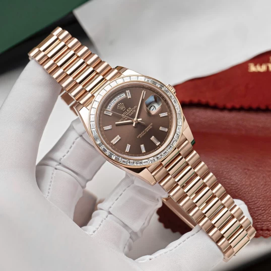 Rolex Oyster Perpetual Day-Date 40mm 228235 Everose Gold Chocolate Dial – Custom Baguette Diamond Bezel