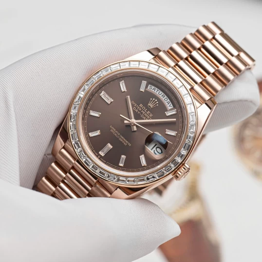 Rolex Oyster Perpetual Day-Date 40mm 228235 Everose Gold Chocolate Dial – Custom Baguette Diamond Bezel