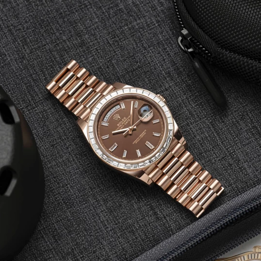 Rolex Oyster Perpetual Day-Date 40mm 228235 Everose Gold Chocolate Dial – Custom Baguette Diamond Bezel