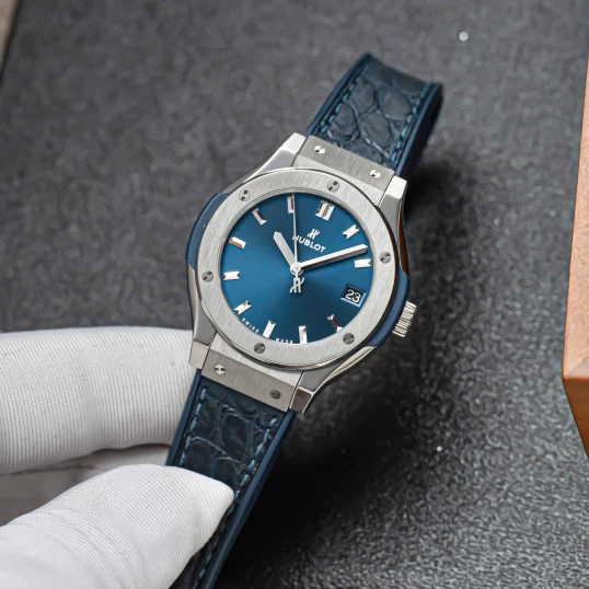 Hublot Classic Fusion Titanium Blue 33mm – Ref. 581.NX.7170.LR