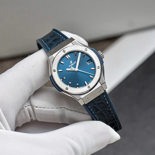 Hublot Classic Fusion Titanium Blue 33mm – Ref. 581.NX.7170.LR