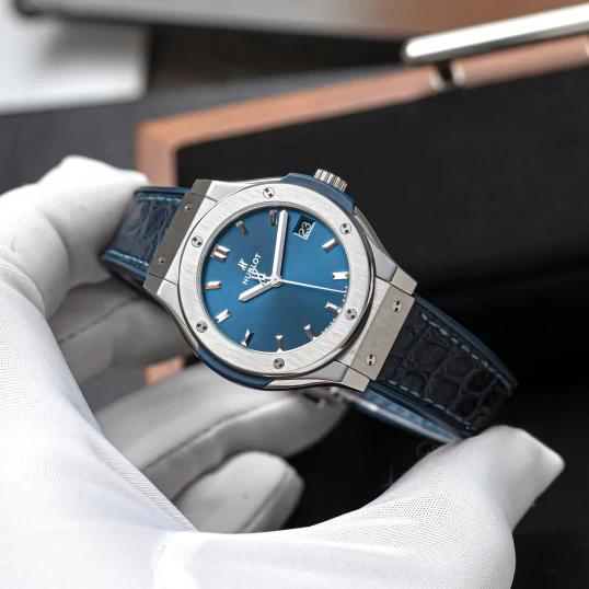 Hublot Classic Fusion Titanium Blue 33mm – Ref. 581.NX.7170.LR