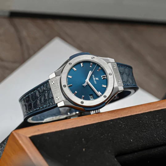 Hublot Classic Fusion Titanium Blue 33mm – Ref. 581.NX.7170.LR