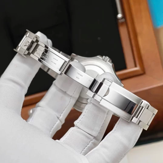 Rolex Oyster Perpetual Yacht-Master 40mm Oystersteel & Platinum Ref. 126622 Blue Dial