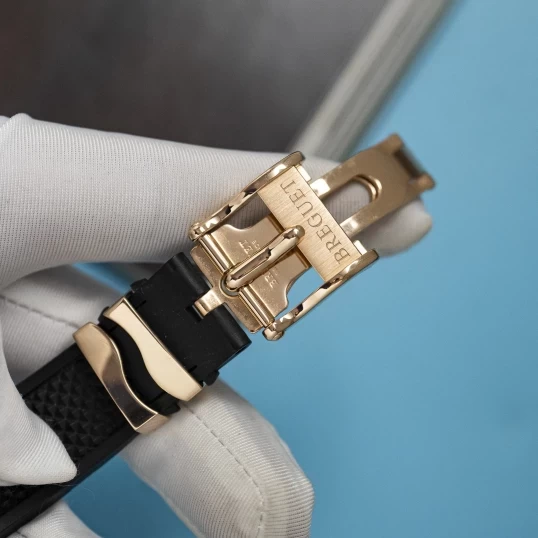 Breguet Marine Automatic Big Date 39mm Ref. 5817BR/Z2/5V8