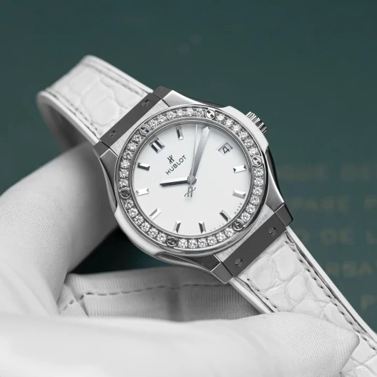 Hublot Classic Fusion Titanium Diamonds 33mm Ref. 581.NE.2010.LR.1204